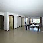 Tropical Plaza Apt