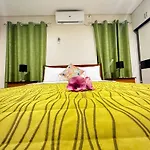 Brand New, Spacious, Close To The Airport, Executive, 2 Bedroom With A Pool, Quiet And Very Private