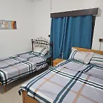 Lin\'S Apartment & Travel