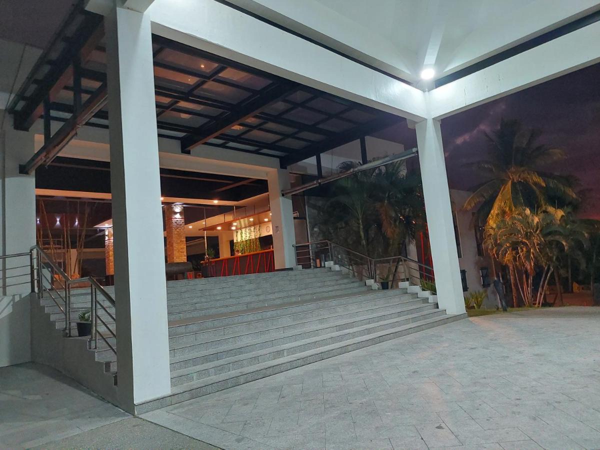 Nasau & Hotel Nadi