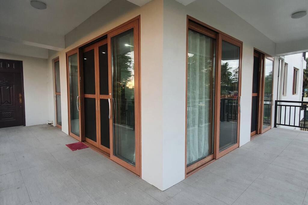 Exquisite 3-bedroom Unit With Free Parking. *