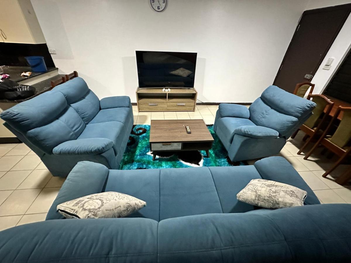 Ambitious Apartment *