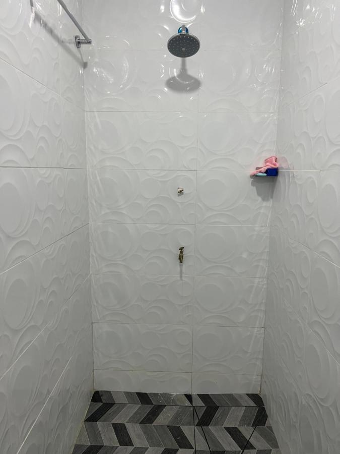 Island Guesthouse: Centrally Located One-bedroom With Kitchen *