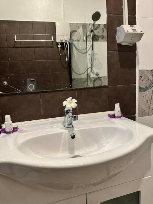 Apartment Ambitious Lot 7 *
