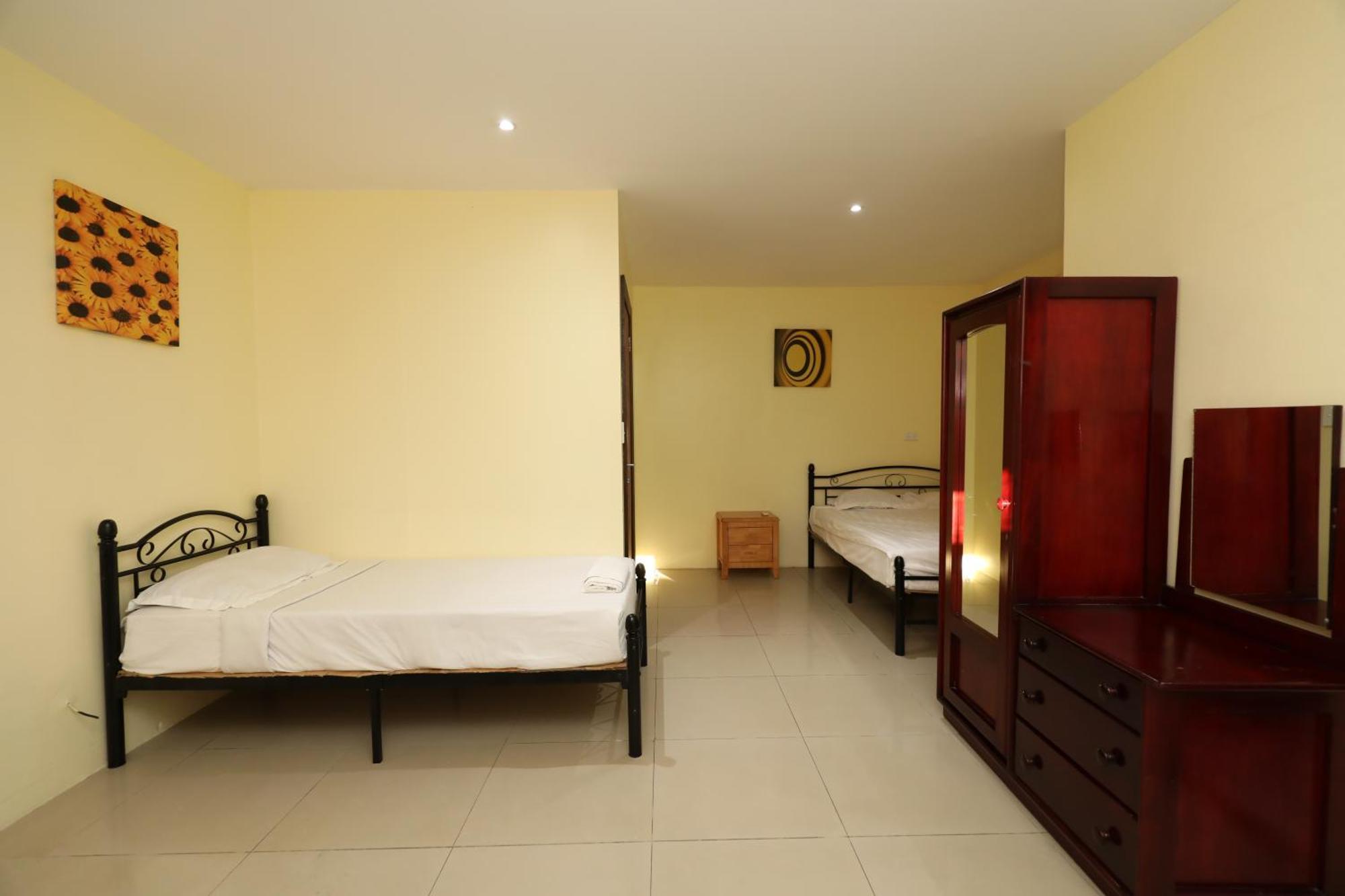 Tropical Plaza Apartment *