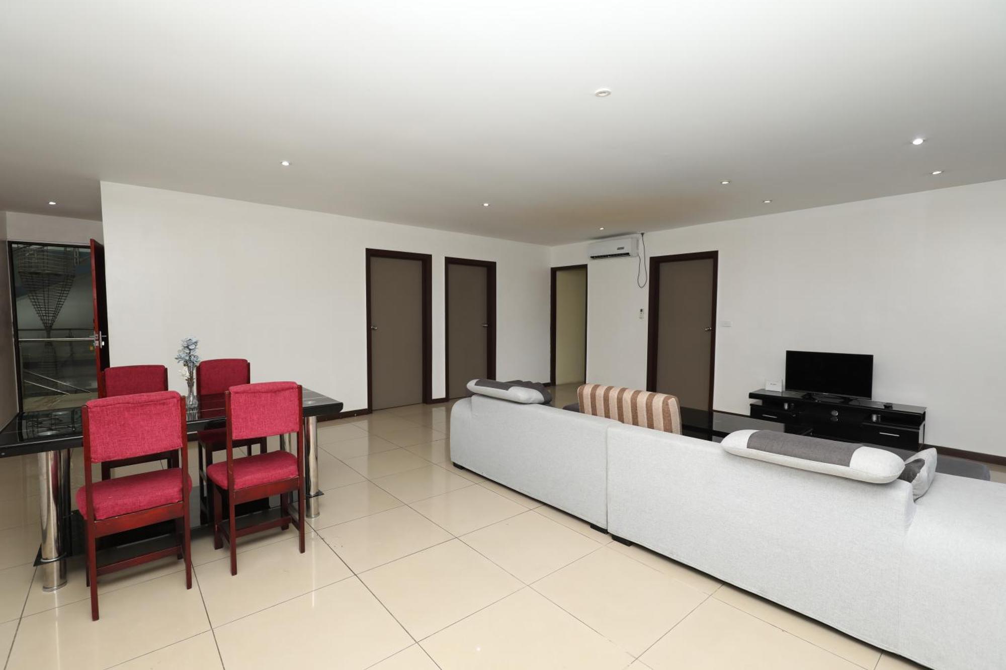 Tropical Plaza Apartment *