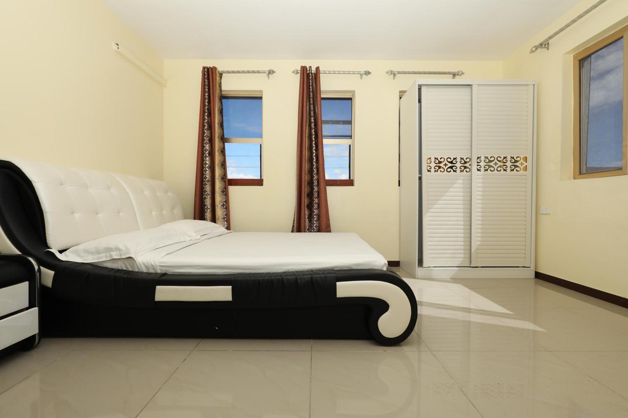 Tropical Plaza Apartment *