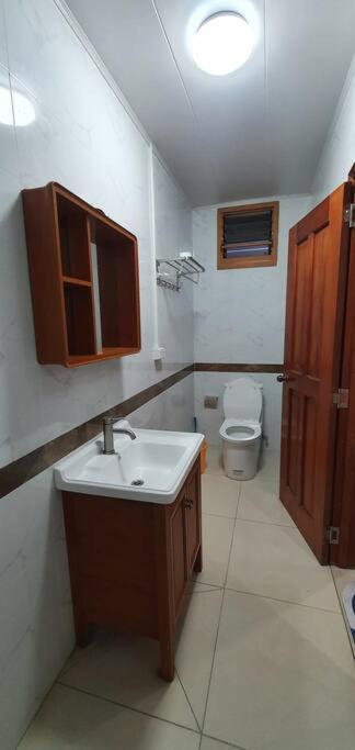 Exquisite 3-bedroom Unit With Free Parking. Apartment