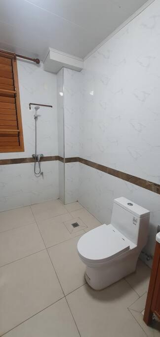Exquisite 3-bedroom Unit With Free Parking. *