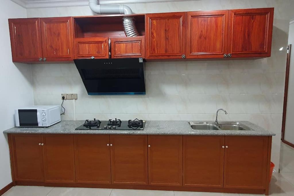Exquisite 3-bedroom Unit With Free Parking. *