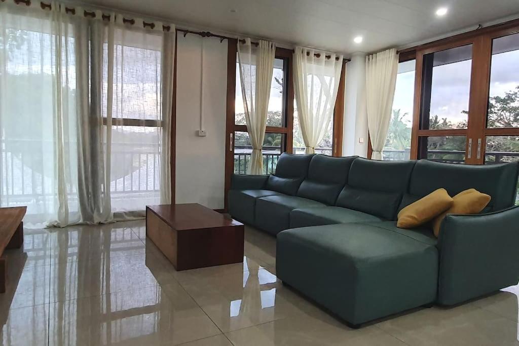 Exquisite 3-bedroom Unit With Free Parking. *