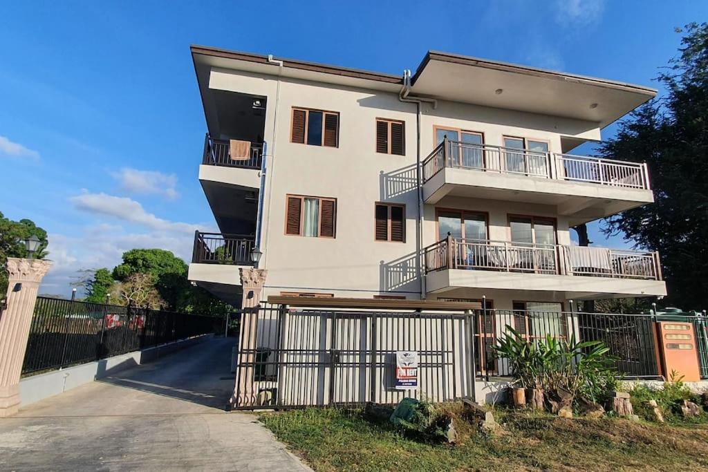 Exquisite 3-bedroom Unit With Free Parking. * Nadi