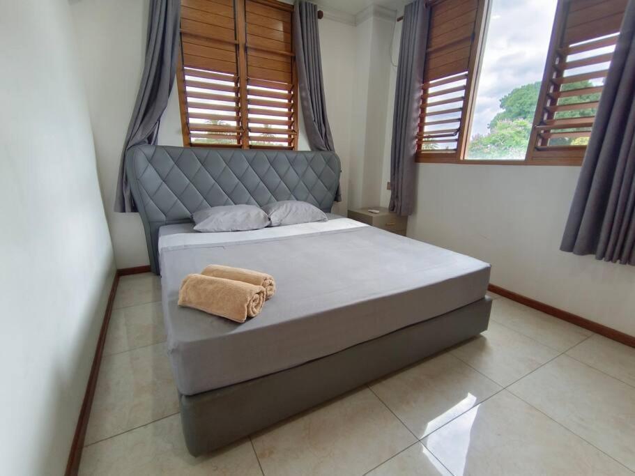 Exquisite 3-bedroom Unit With Free Parking. * Nadi