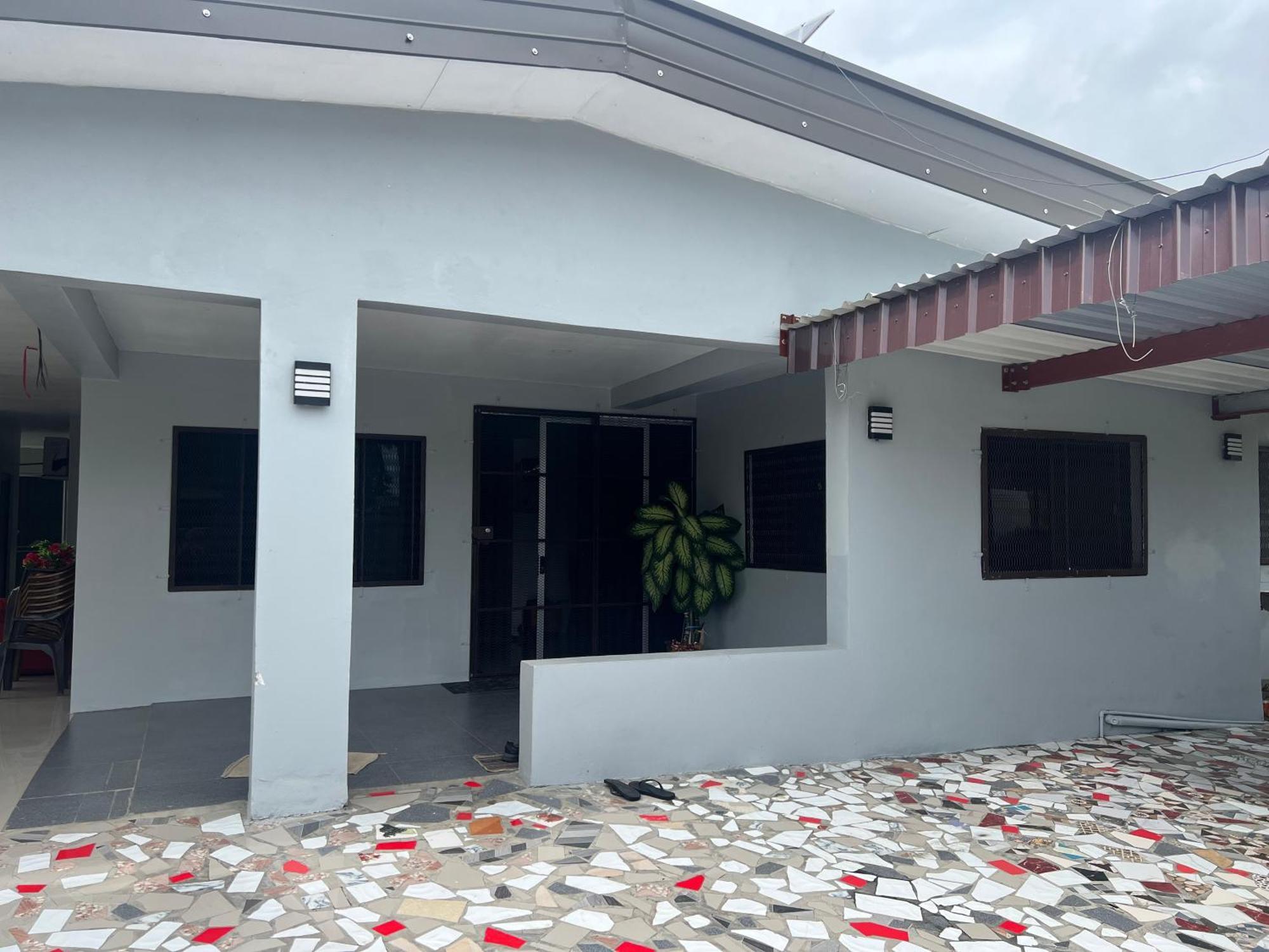 Island Guesthouse: Centrally Located One-bedroom With Kitchen