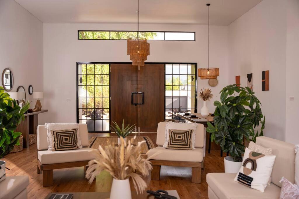Villa Heaven Retreat With Minigolf, Pool, Fire Pit, Bbq Nadi