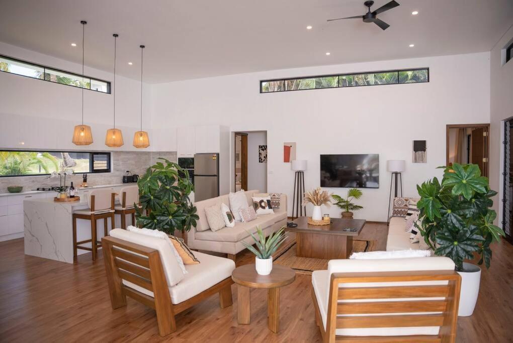 Heaven Retreat With Minigolf, Pool, Fire Pit, Bbq Nadi