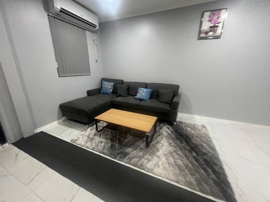 Modern 2 Bedroom *