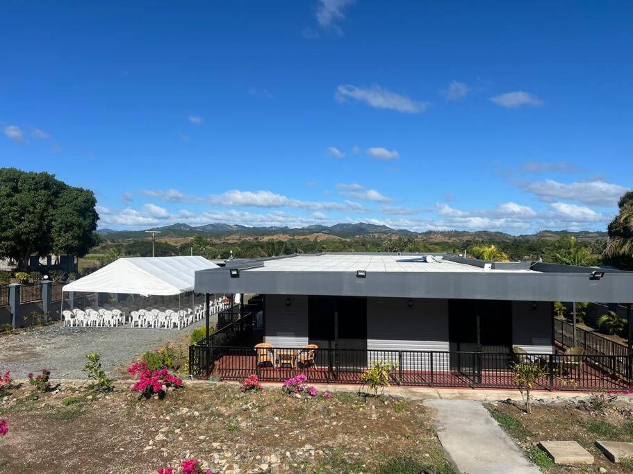 Modern 2 Bedroom *