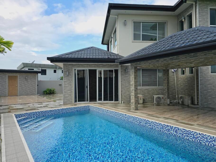 Luxurious 4 Bedroom House-fiji Holiday home Nadi
