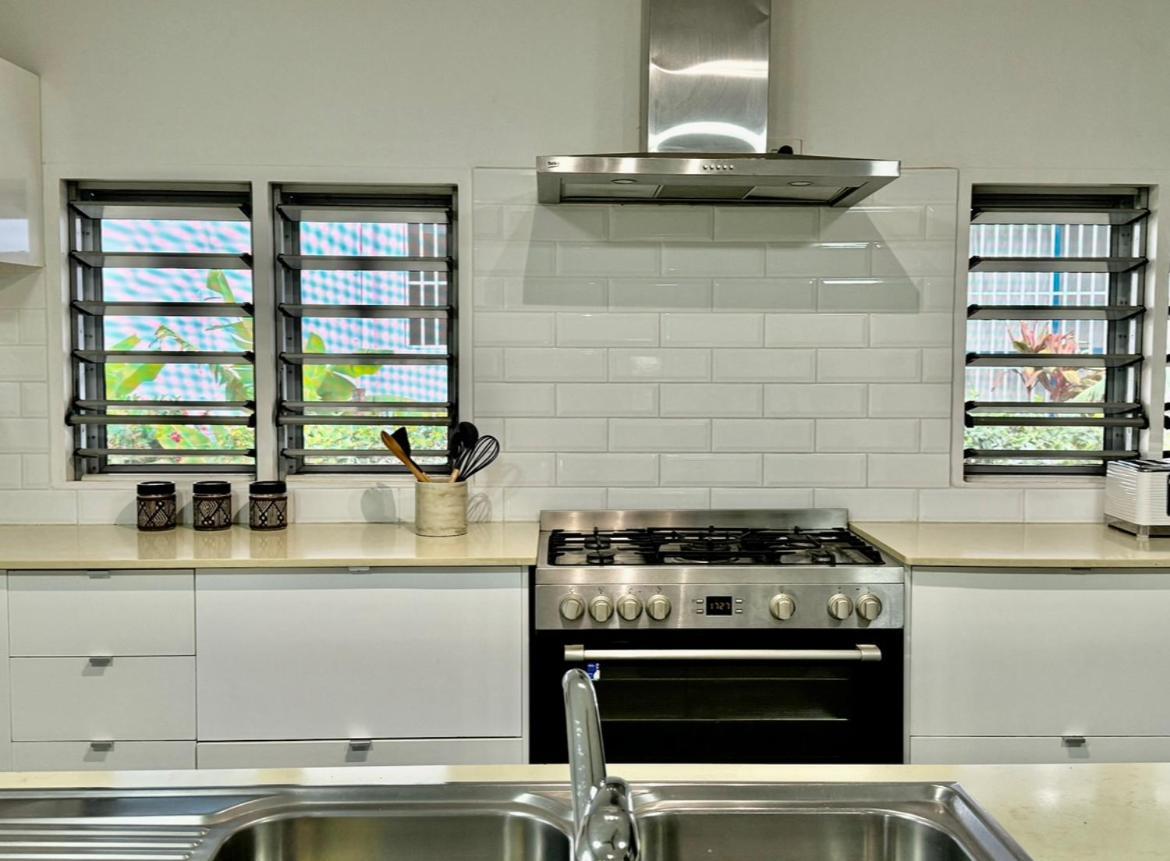 Bed & Breakfast 4 Bedroom 5 Min Walk To The Nadi