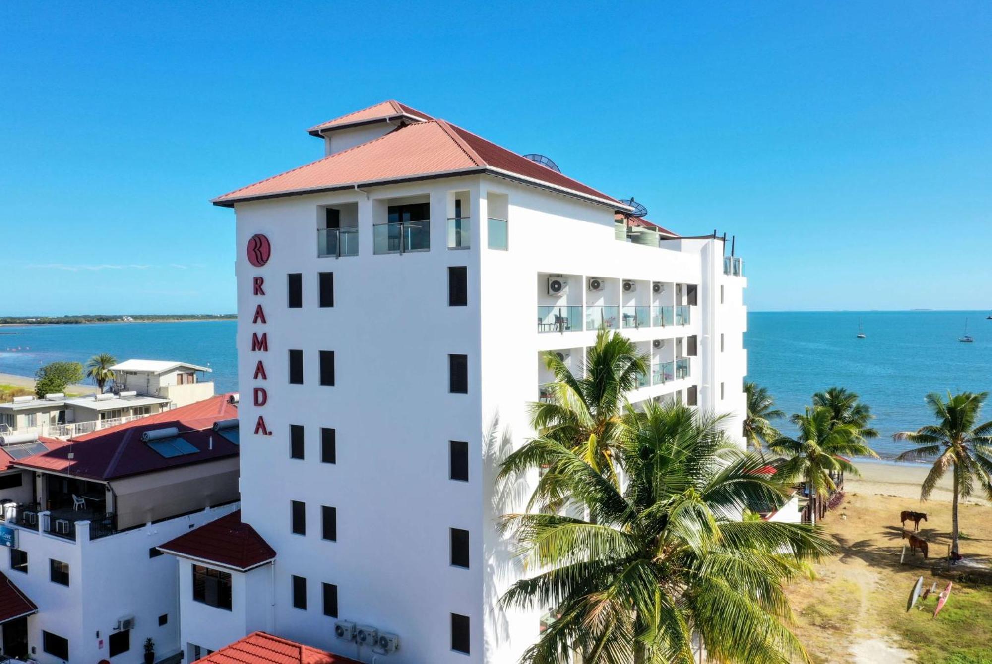Aparthotel Ramada Suites By Wyndham Wailoaloa Beach Fiji