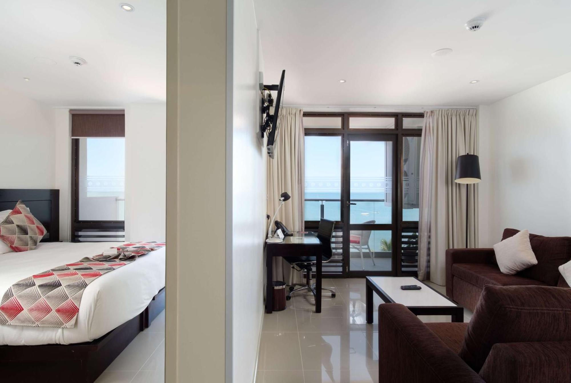 Aparthotel Ramada Suites By Wyndham Wailoaloa Beach Fiji Nadi