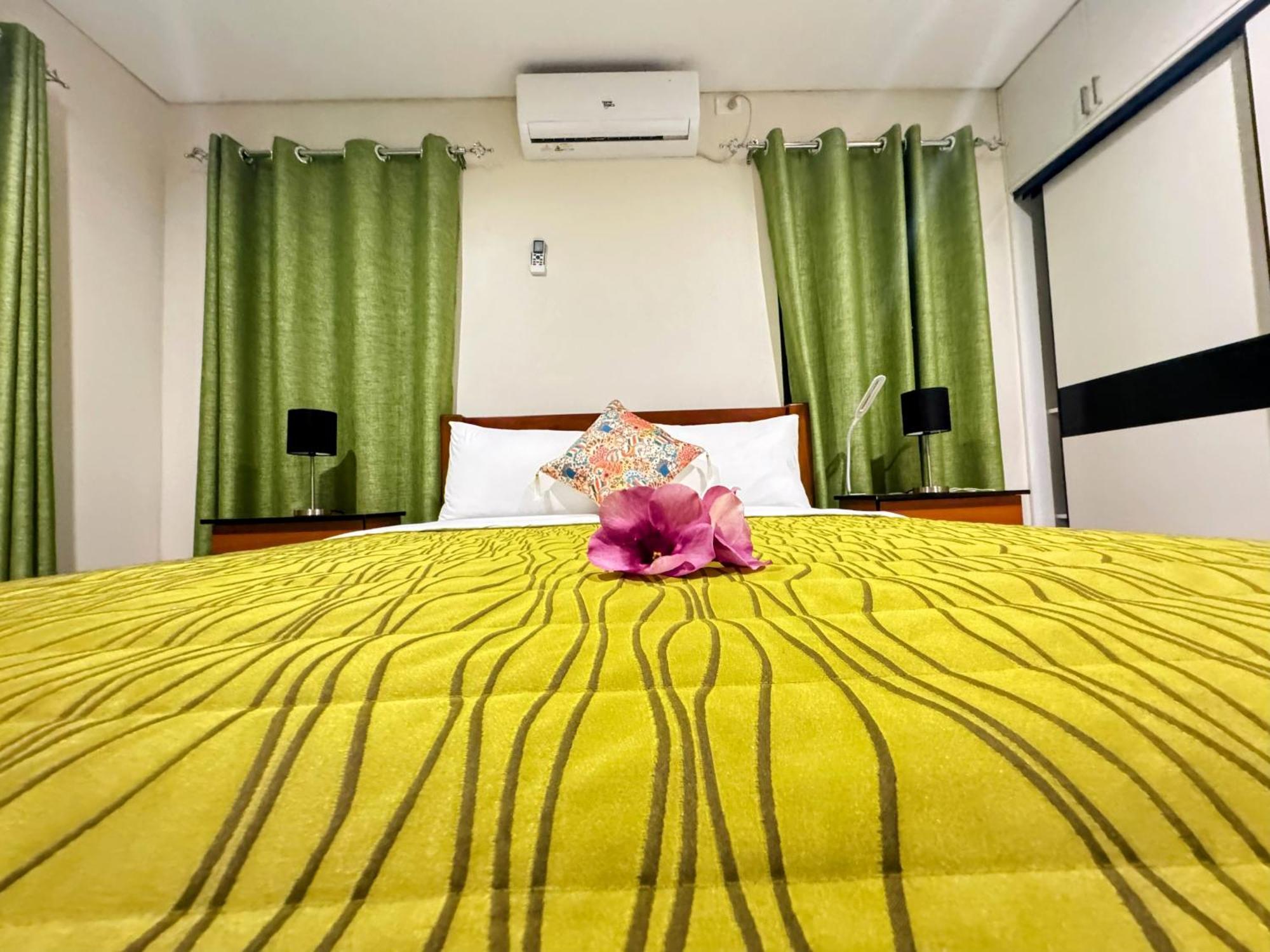 Brand New, Spacious, Close To The Airport, Executive, 2 Bedroom With A Pool, Quiet And Very Private