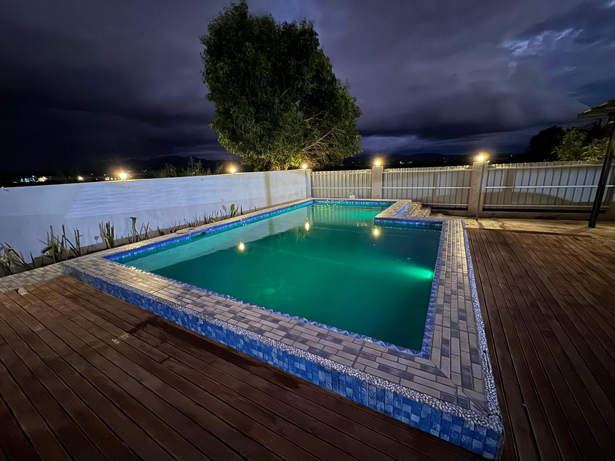 Apartment Brand New, Spacious, Close To The Airport, Executive, 2 Bedroom With A Pool, Quiet And Very Private *