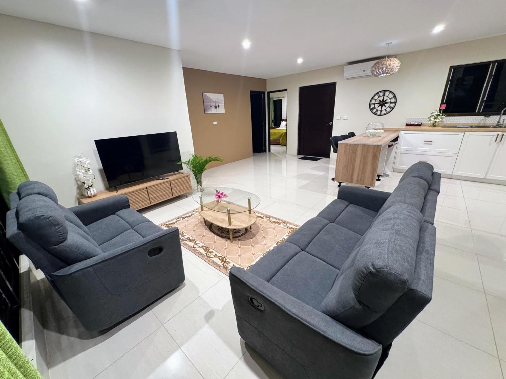 Brand New, Spacious, Close To The Airport, Executive, 2 Bedroom With A Pool, Quiet And Very Private * Nadi