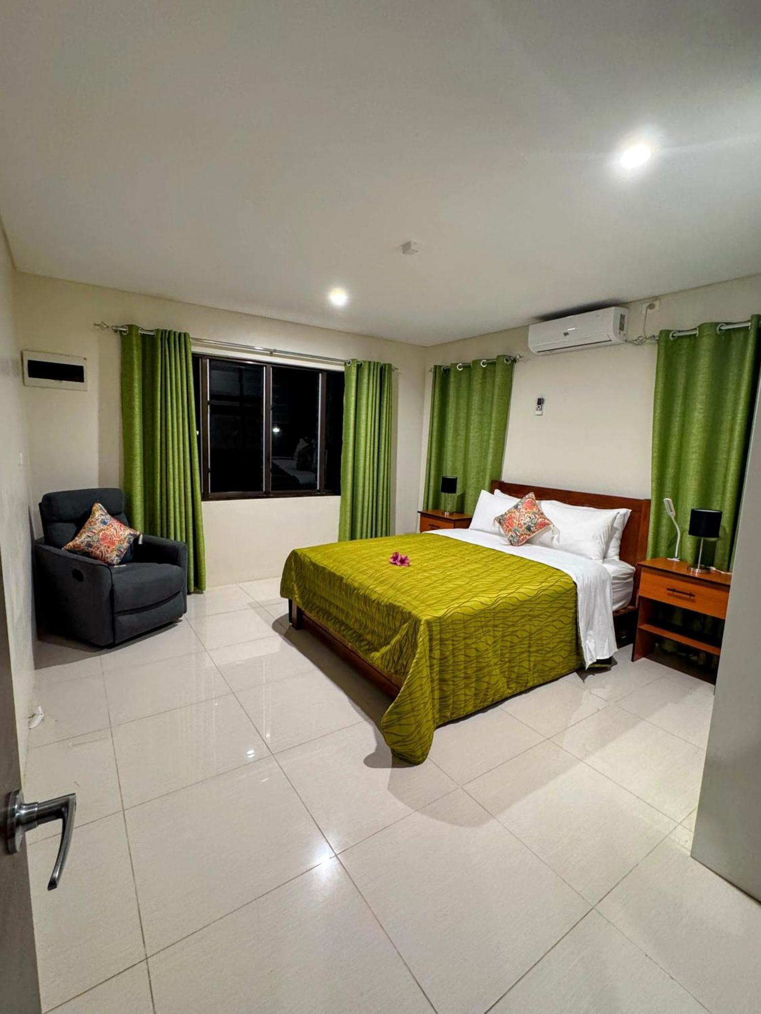 Brand New, Spacious, Close To The Airport, Executive, 2 Bedroom With A Pool, Quiet And Very Private * Nadi