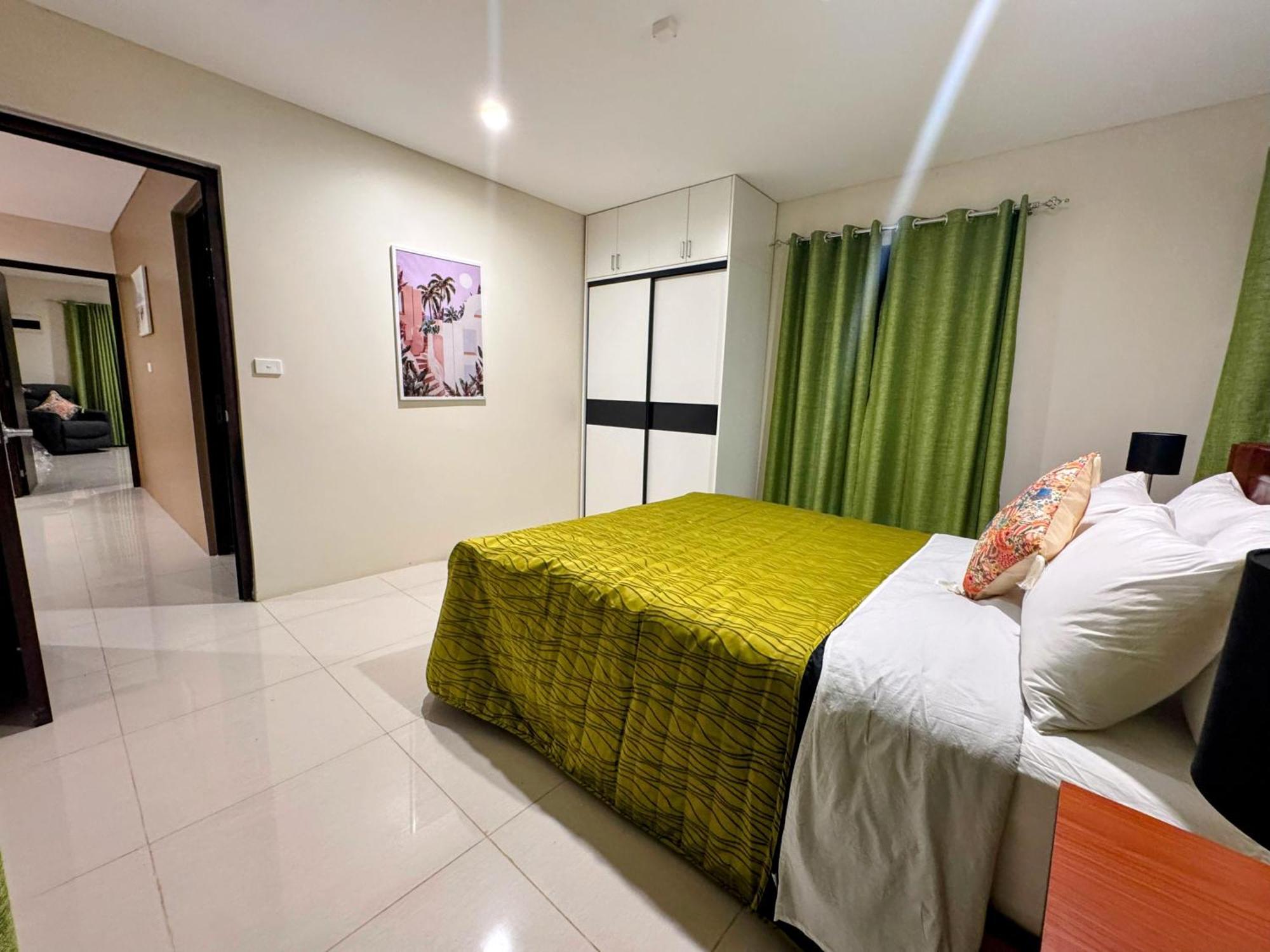 Apartment Brand New, Spacious, Close To The Airport, Executive, 2 Bedroom With A Pool, Quiet And Very Private
