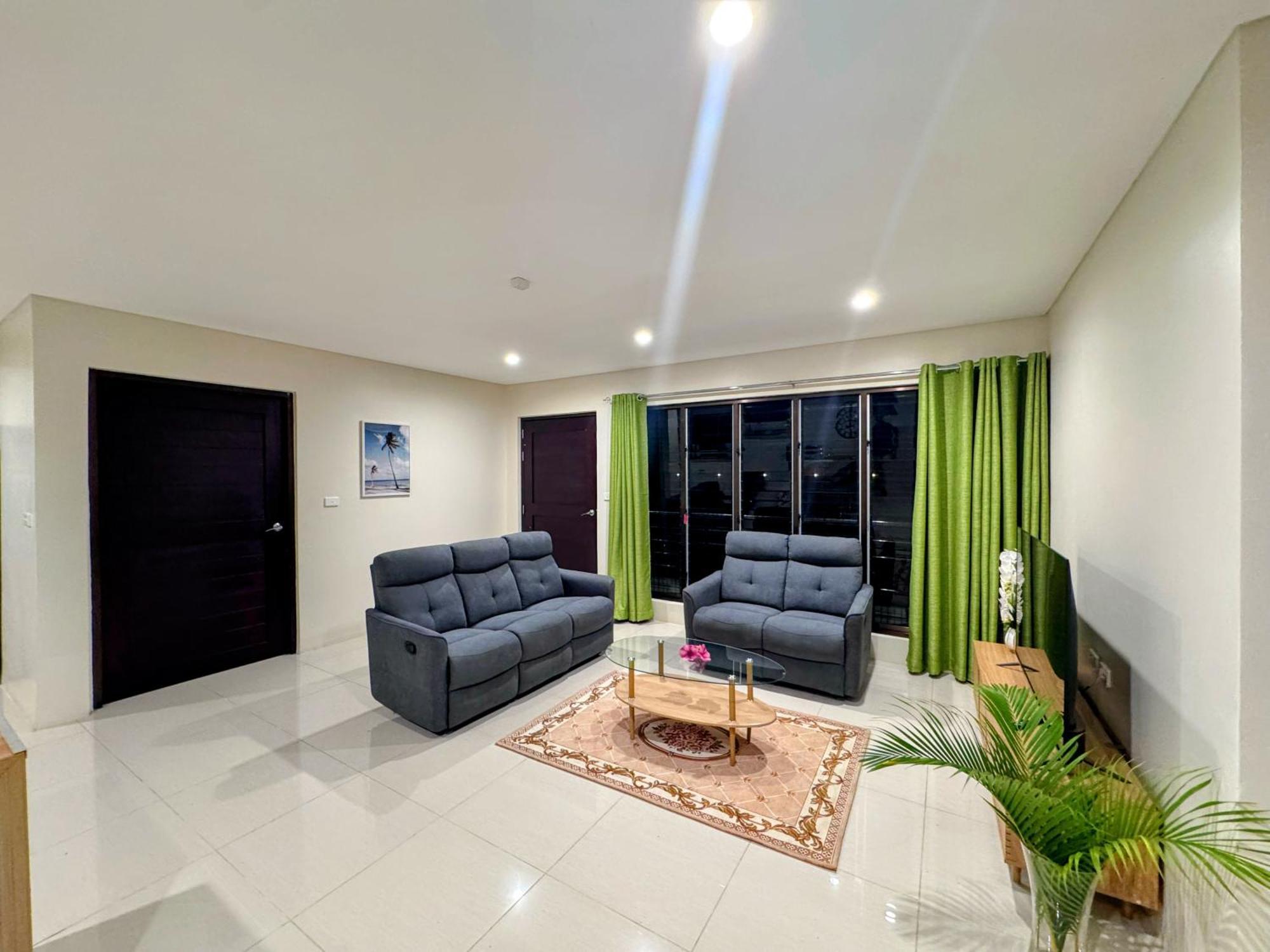 Apartment Brand New, Spacious, Close To The Airport, Executive, 2 Bedroom With A Pool, Quiet And Very Private Nadi