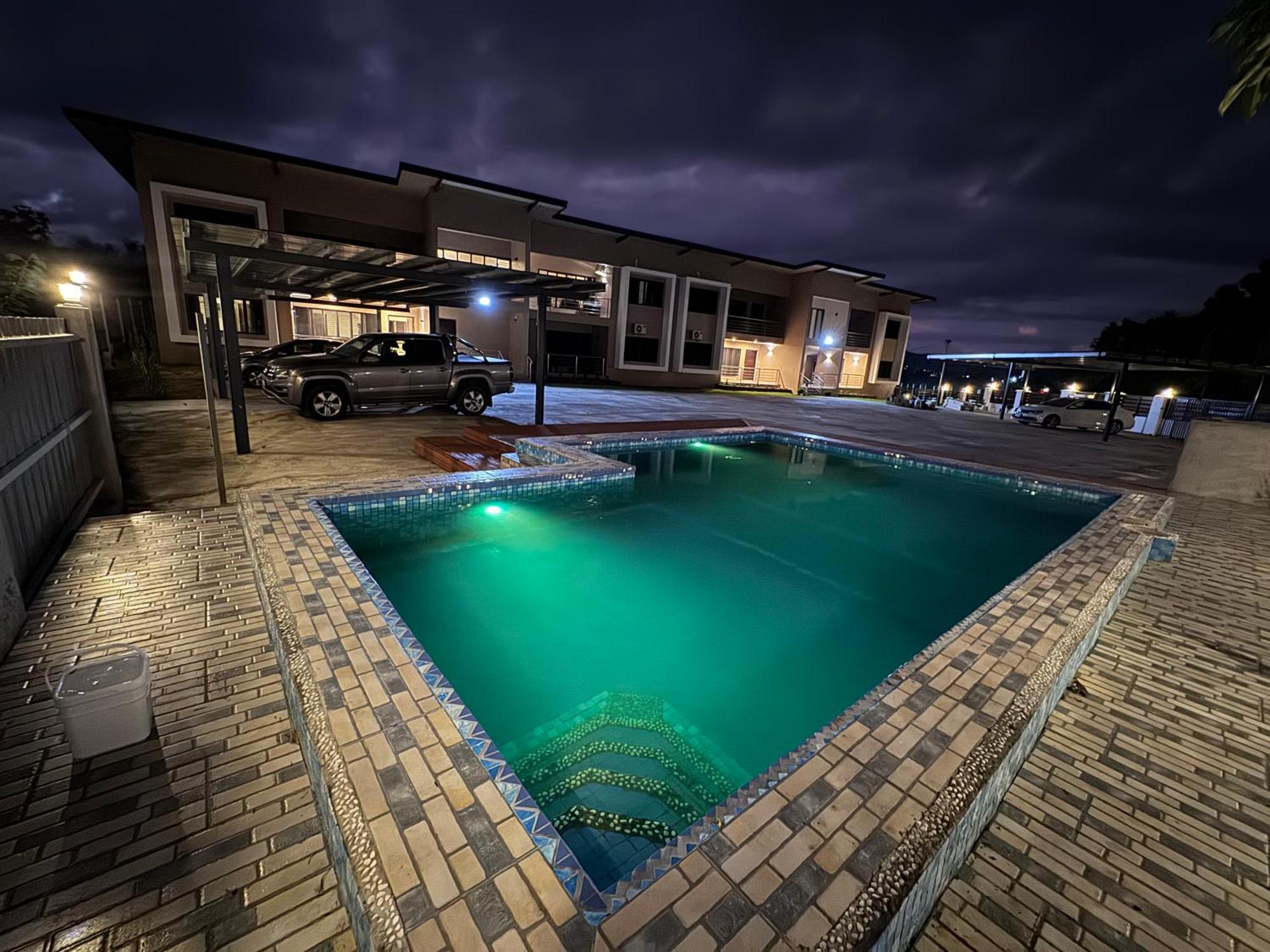 Apartment Brand New, Spacious, Close To The Airport, Executive, 2 Bedroom With A Pool, Quiet And Very Private Nadi