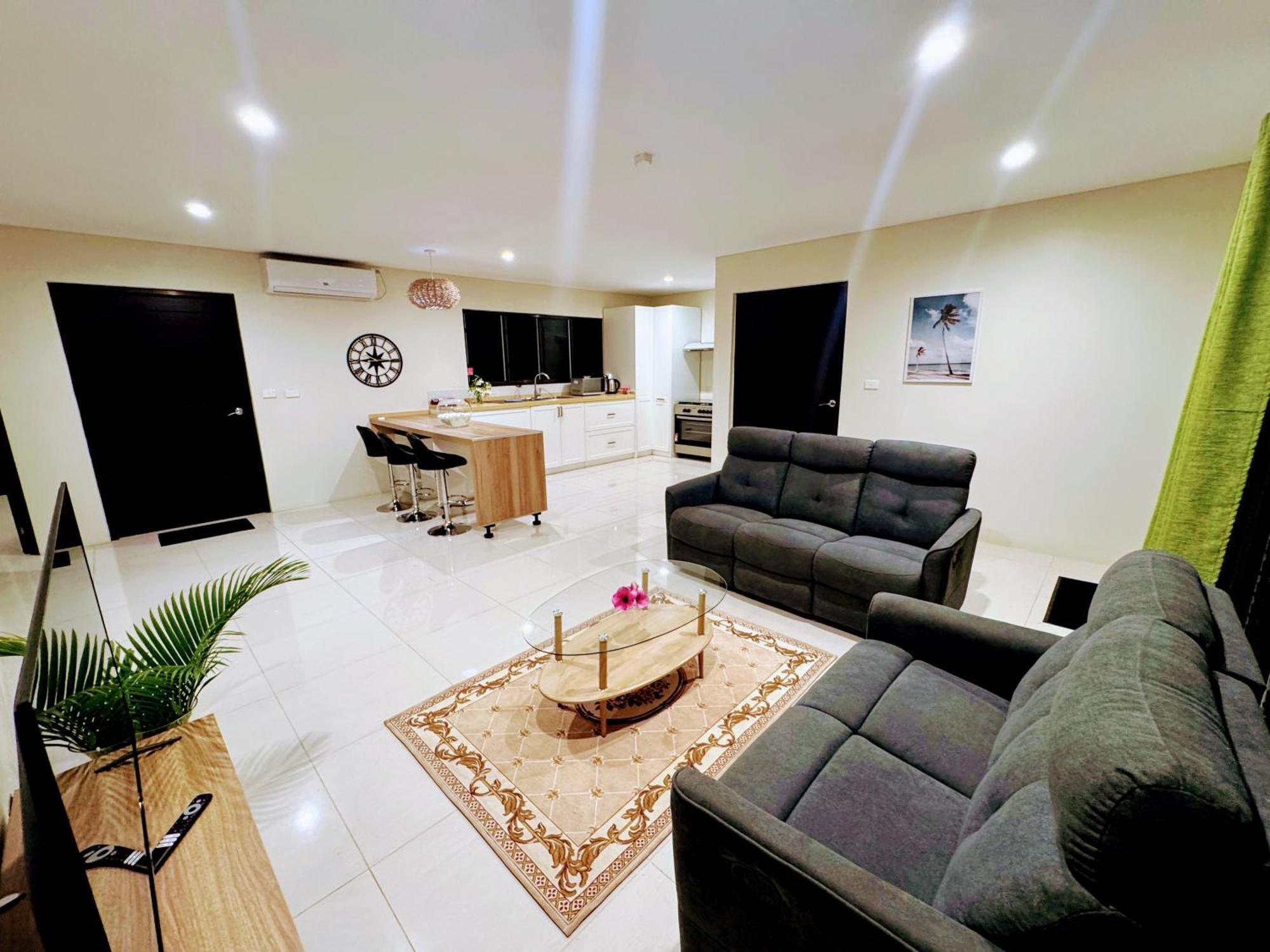 Brand New, Spacious, Close To The Airport, Executive, 2 Bedroom With A Pool, Quiet And Very Private *