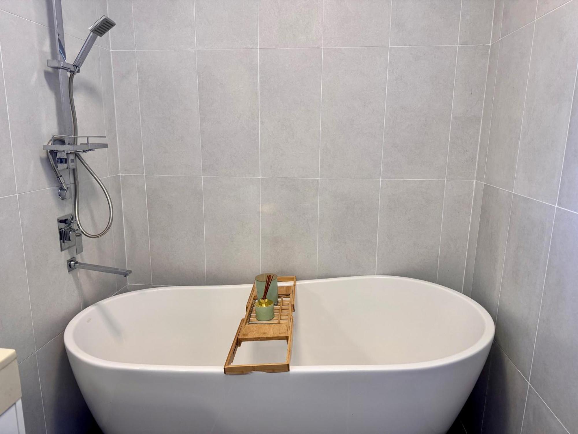 Bed & Breakfast 4 Bedroom 5 Min Walk To The *