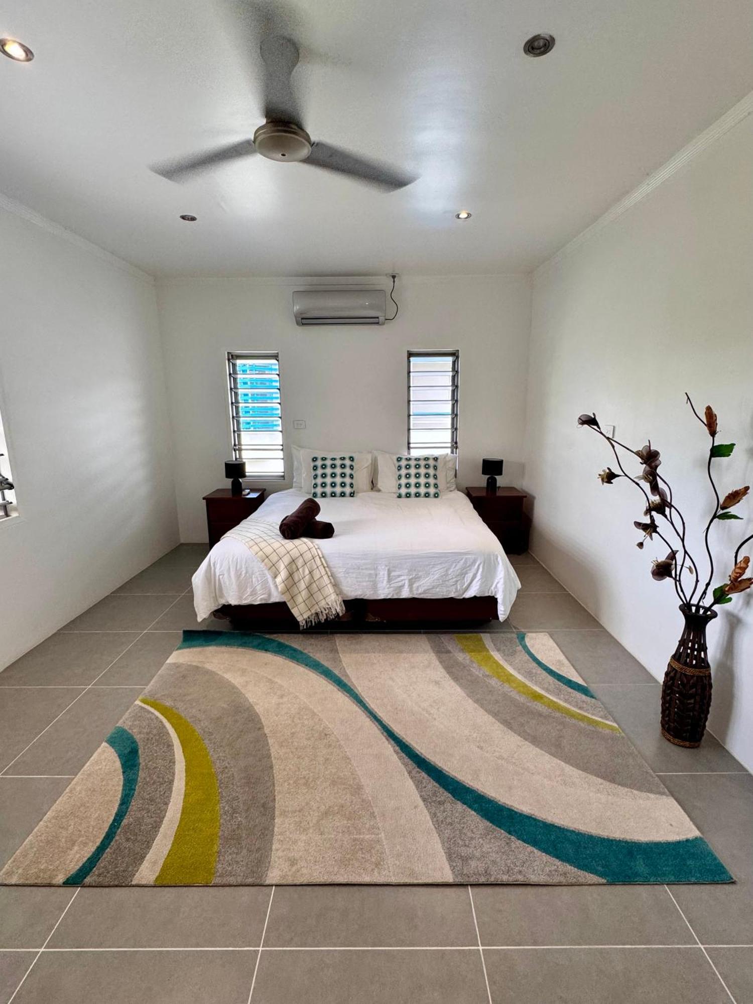 Bed & Breakfast 4 Bedroom 5 Min Walk To The *