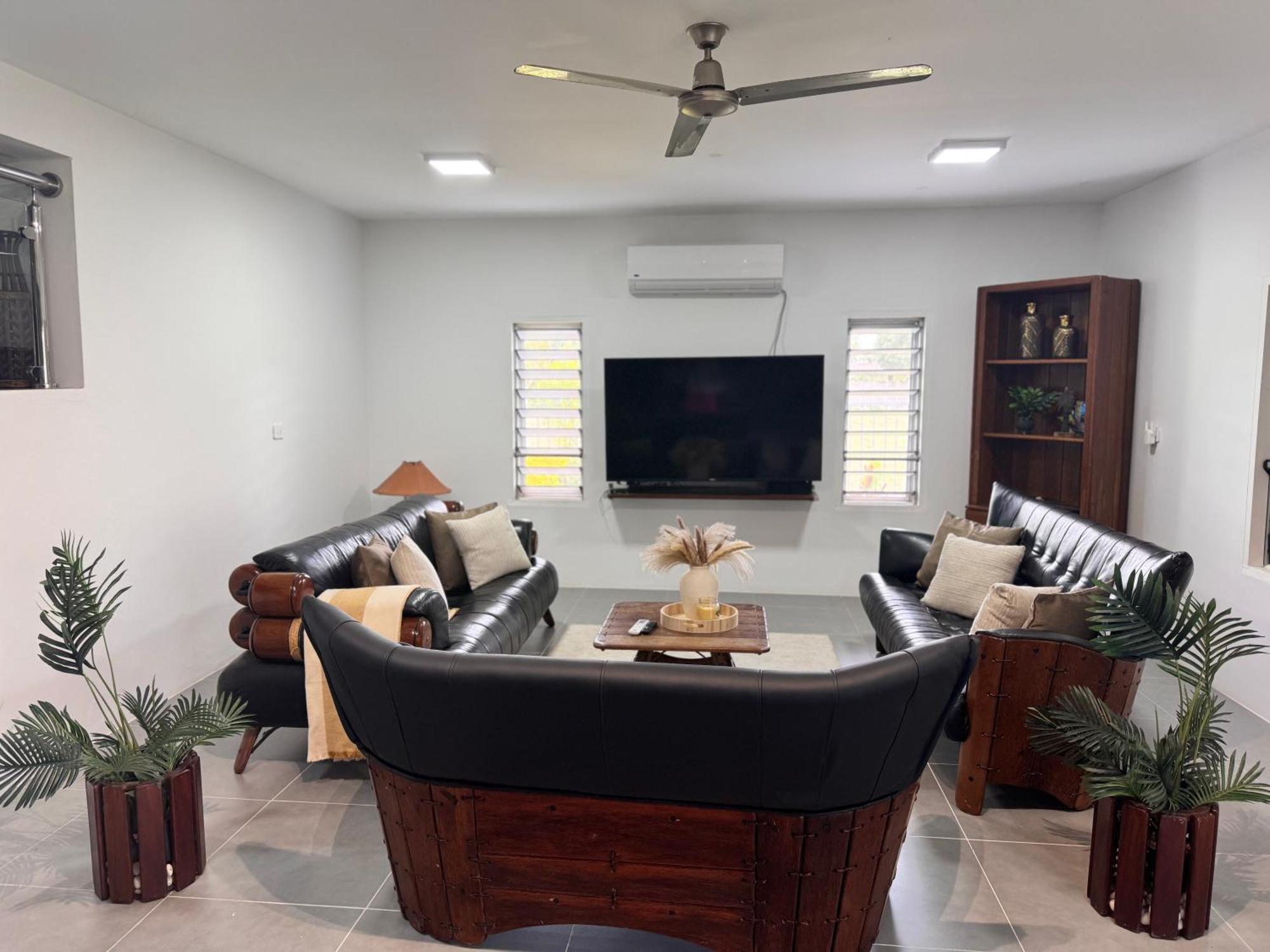 Bed & Breakfast 4 Bedroom 5 Min Walk To The *
