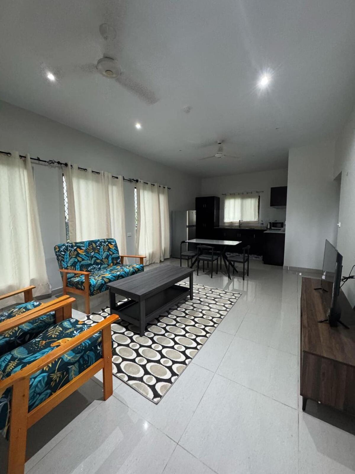Conveniently Located Apartment