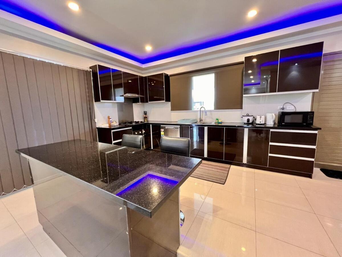 Apartment Sleek