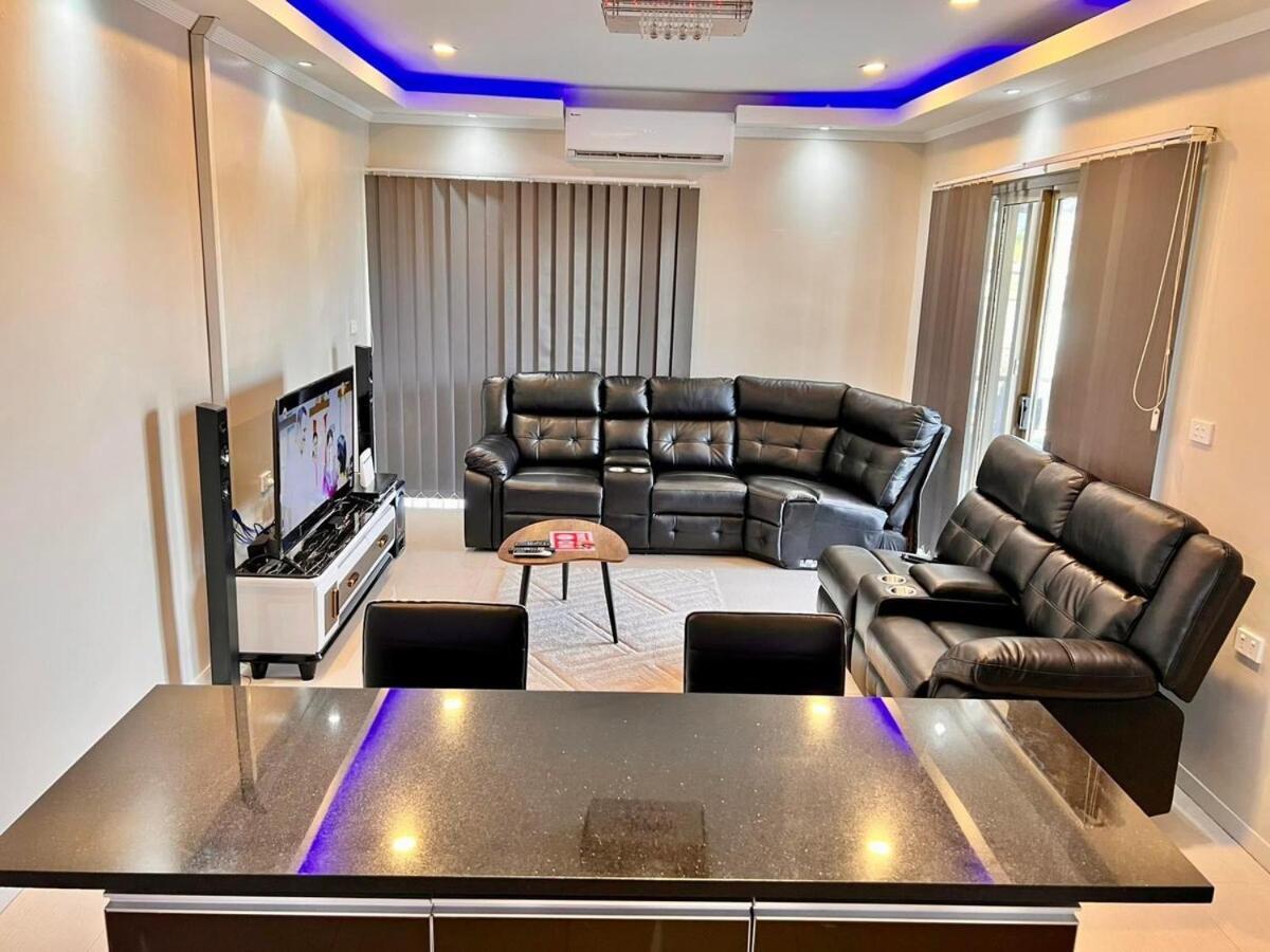 Apartment Sleek *