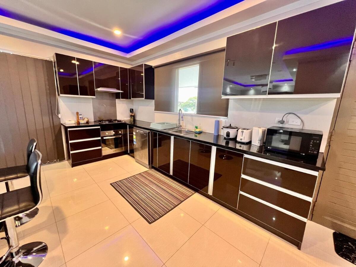 Apartment Sleek *
