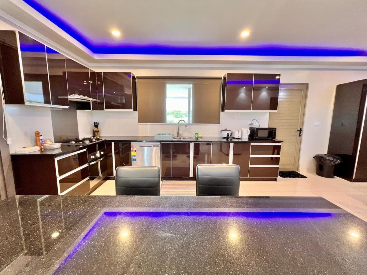 Sleek Nadi