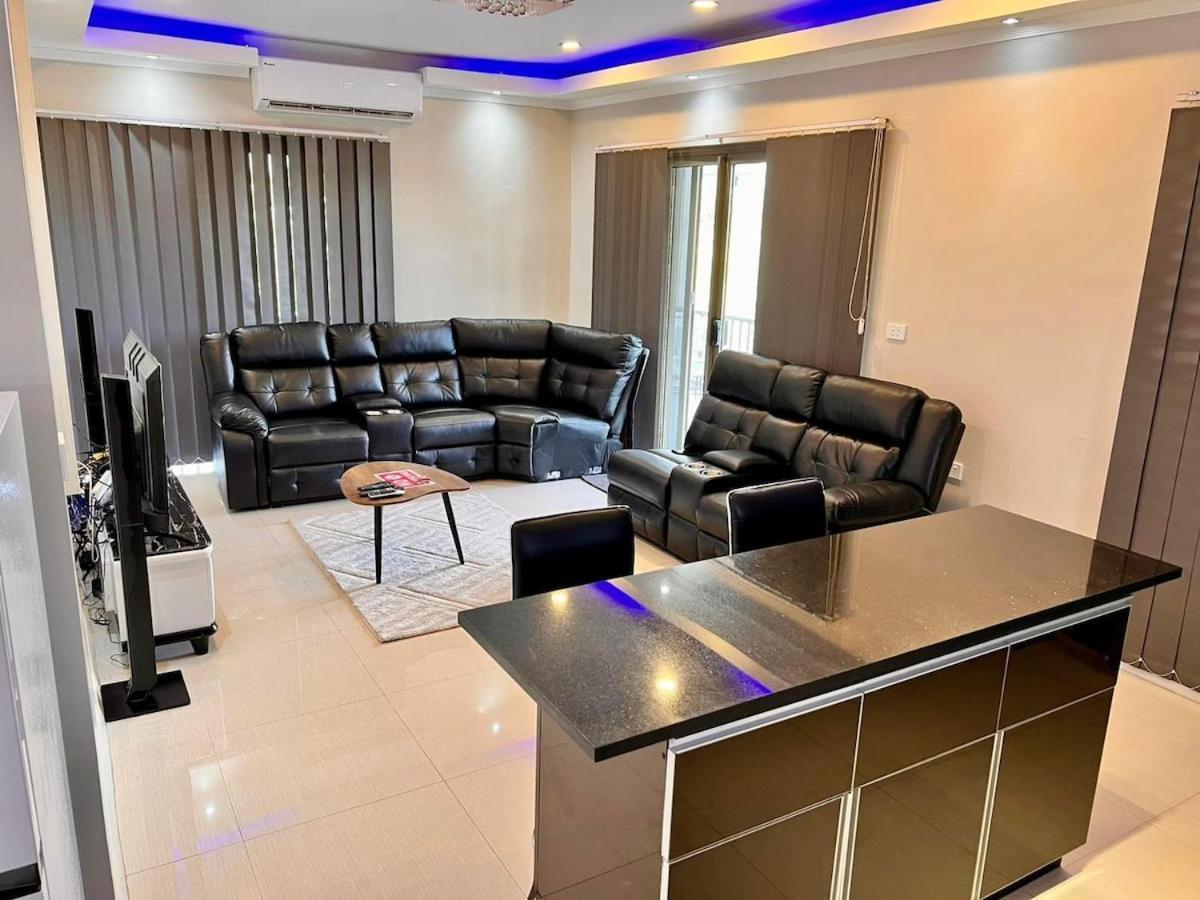 Sleek * Nadi