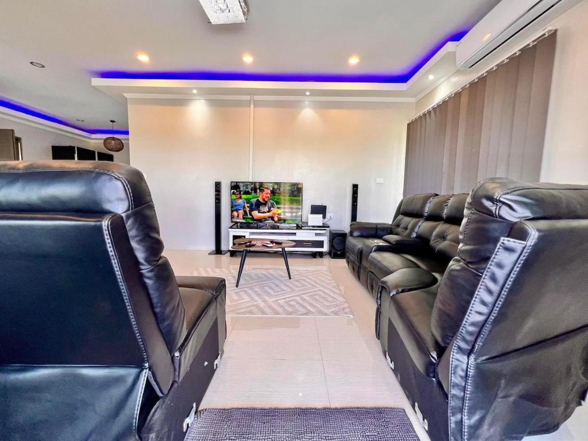 Apartment Sleek *