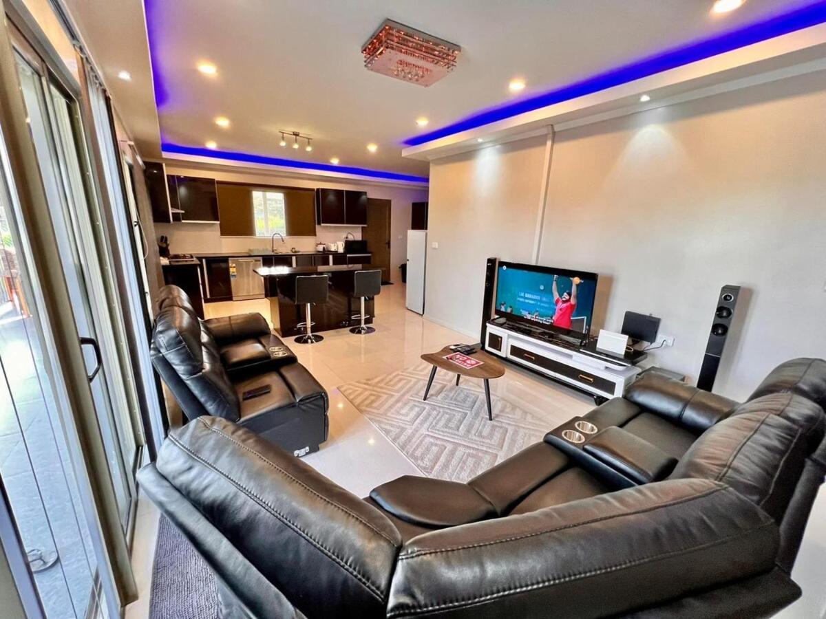 Apartment Sleek