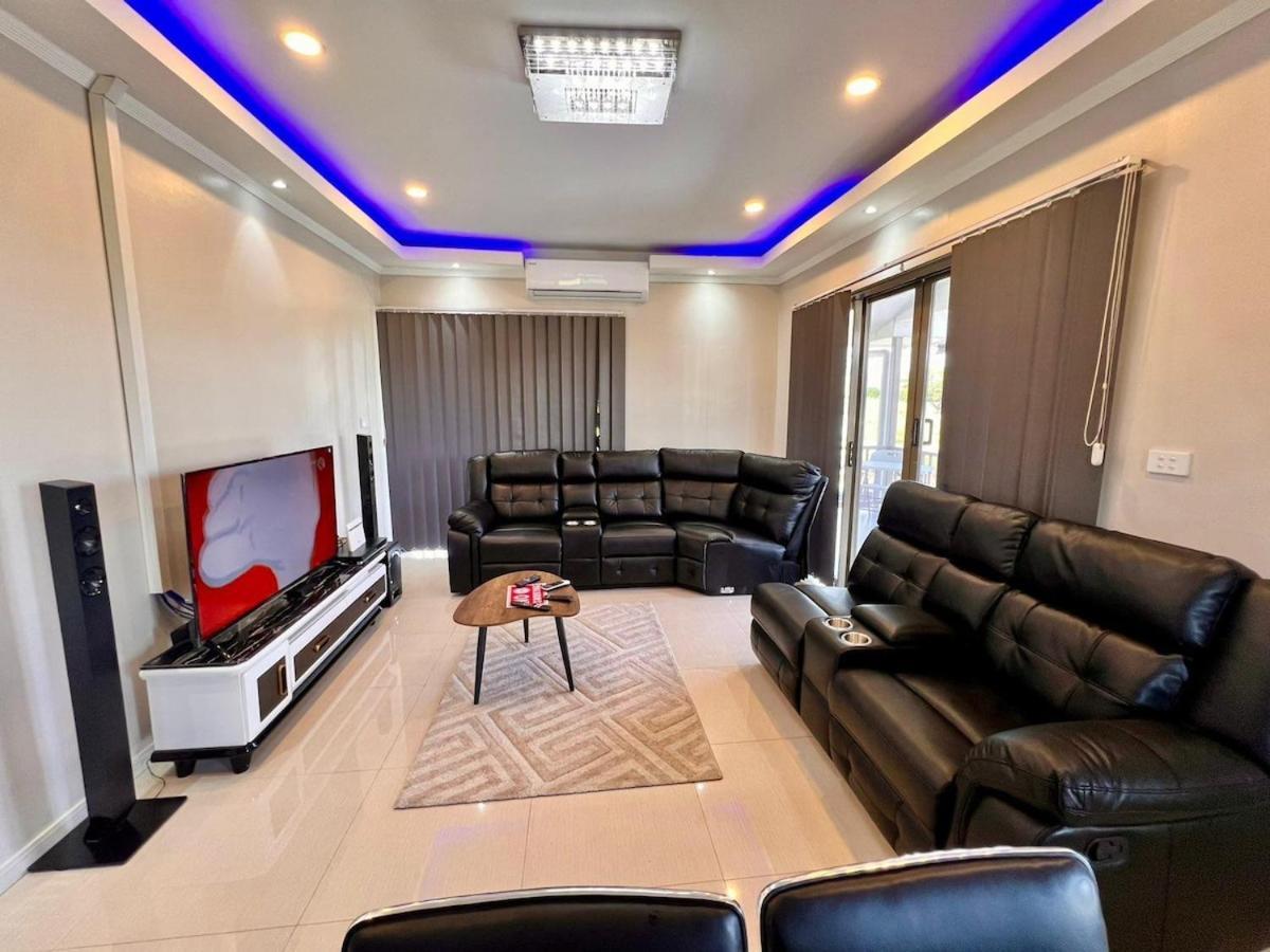 Sleek Nadi