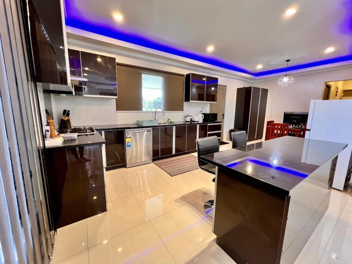 Sleek * Nadi
