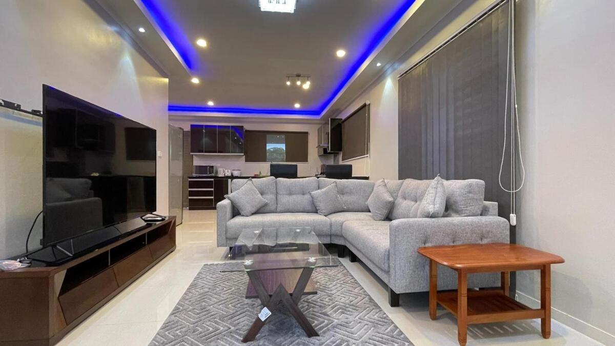 Sleek Nadi
