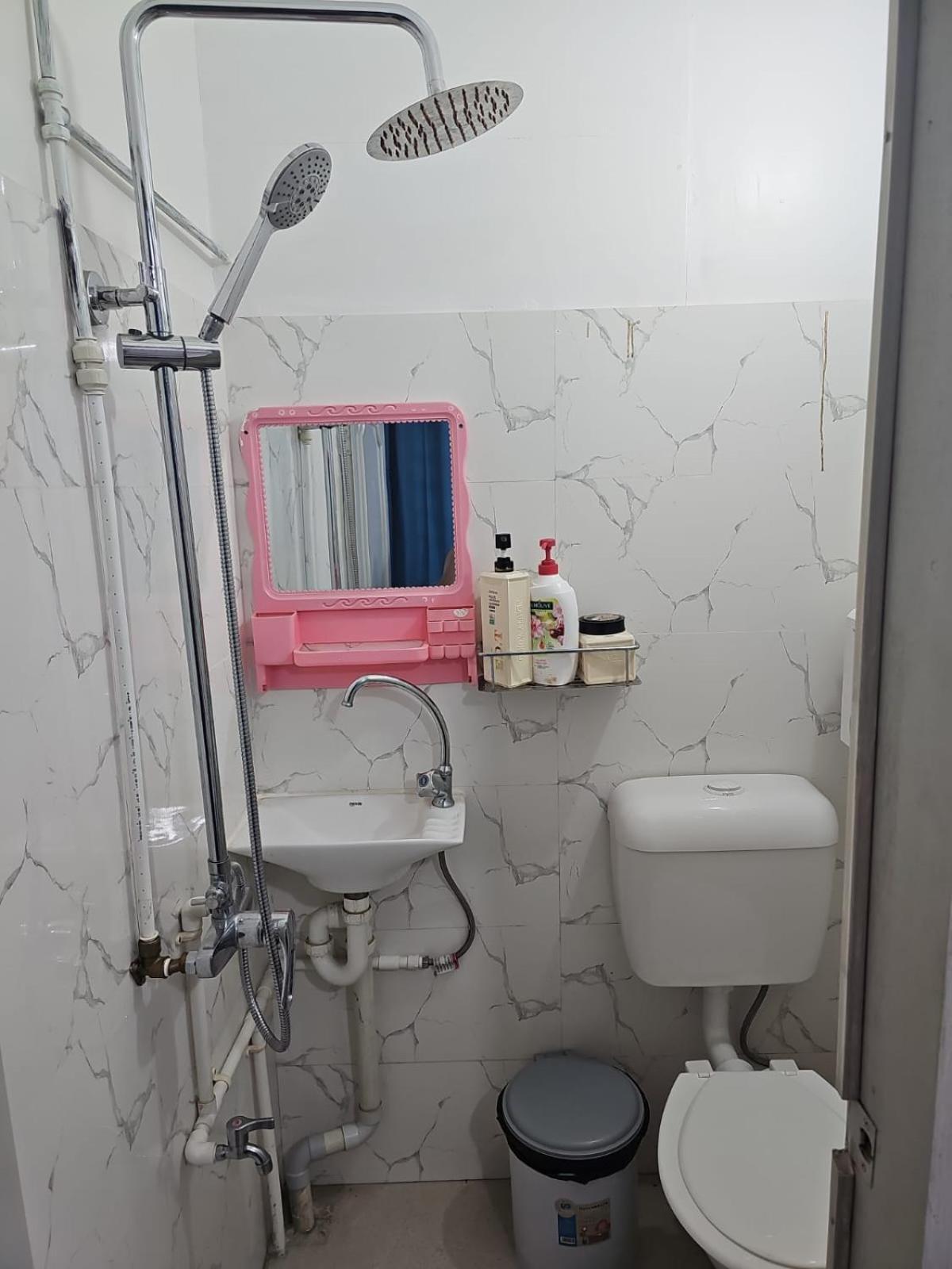Lin's & Travel Guest house