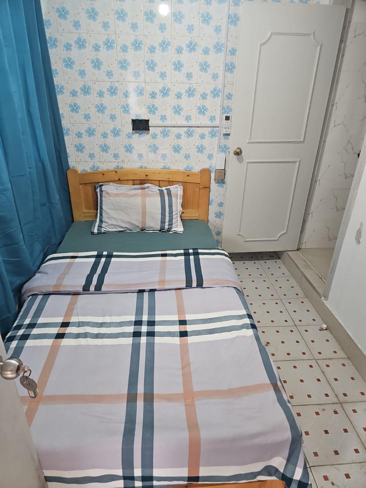 Lin's & Travel Guest house *